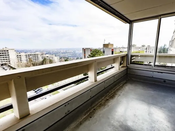 T3 loggia vue sur Lyon