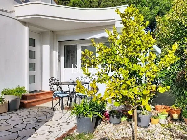 LE BOULOU Maison de plain pied, sur trois faces.