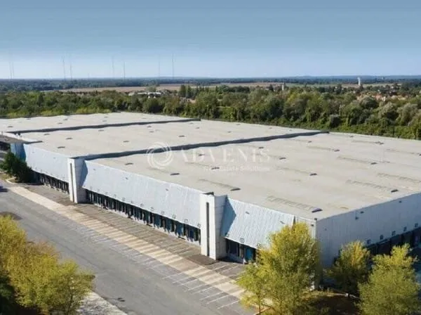 Entrepôt 8 pièces 33000 m²