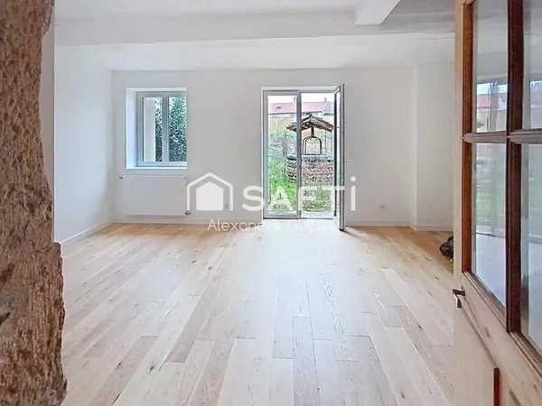 MAISON DE VILLAGE 123 M² AVEC TERRAIN ET 2 PLACES DE PARKING