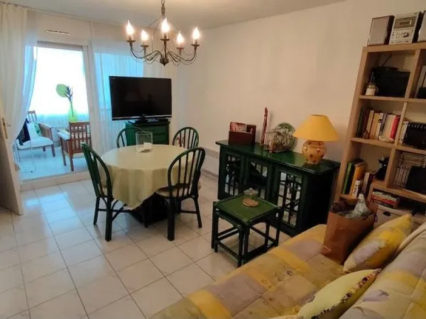 LE CAP D'AGDE: Situé à proximité de la zone technique / Bas des falaises: Appartement 3 pièces avec 