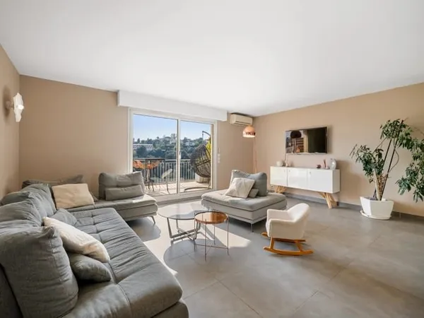 NICE - BELLET / VENTABRUN - 4 PIÈCES - 100 m² - TERRASSE - APERÇU MER - PISCINE - PARKING