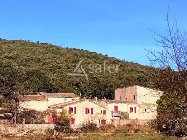 Maison 10 pièces 415 m²