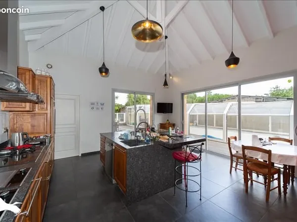 Maison 6 pièces 270 m²