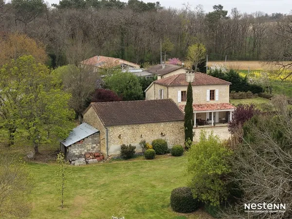A Vendre Maison en pierre habitable de plain-pied de 152 m² avec dépendances à Lannes