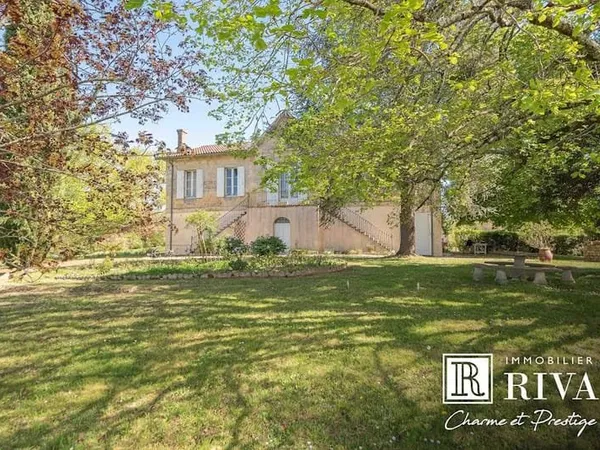 Propriété 7 pièces 242 m²