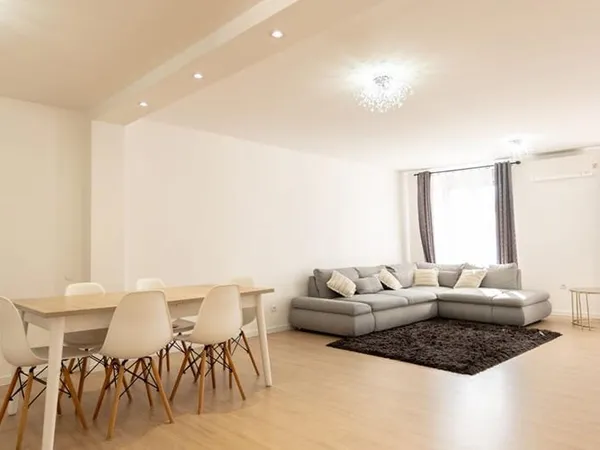 LIEUX UNIQUES - PROPRIÉTÉS PRIVÉES - PROPOSE TRES JOLIE MAISON DE VILLE DE 208 M² ET SA COUR INTERIE