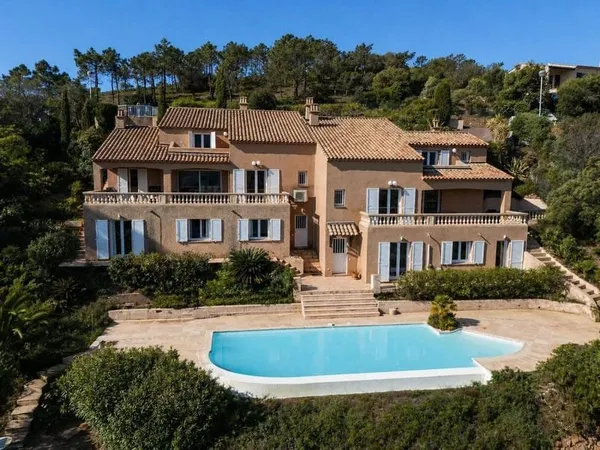 Villa 10 pièces 285 m²