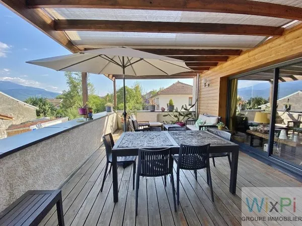 SUPERBE MAISON DE VILLAGE