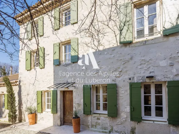 EYGALIÈRES - MAS CENTRE VILLAGE ENTIEREMENT RÉNOVÉ