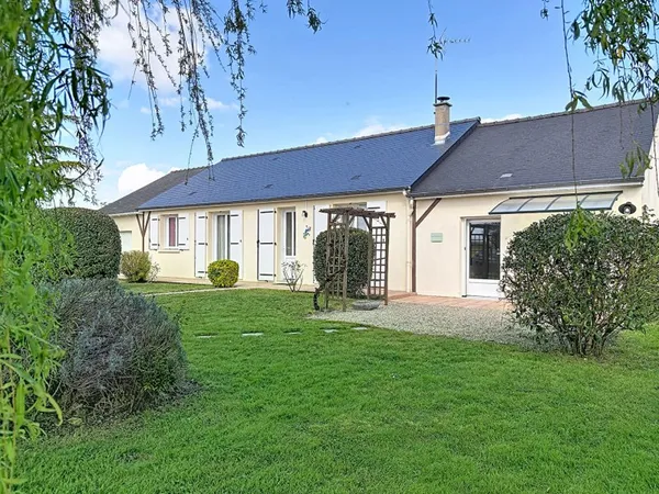 Belle maison de plain pied à Montreuil En Touraine, 123 m2 hab sur 2000m² arboré.