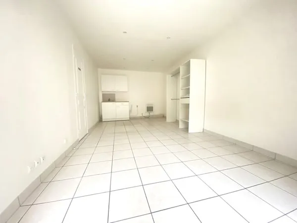 EXCLUSIVITE - Studio de 25m² à louer en rdc centre ville du Perray en Yvelines