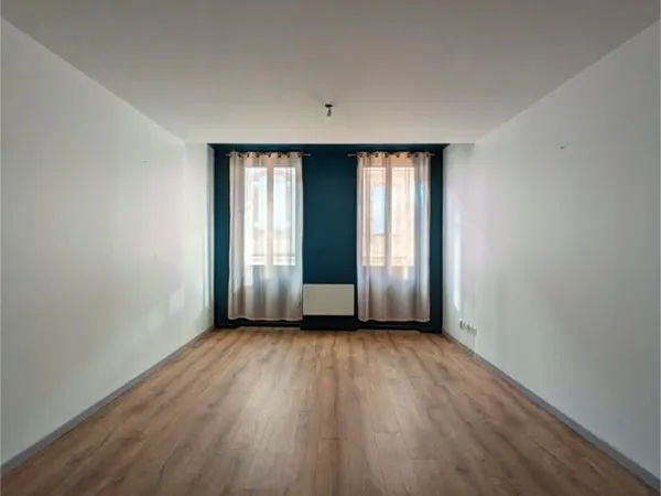 Maison de ville / appartement, T3, 65 m², au coeur de Grenade