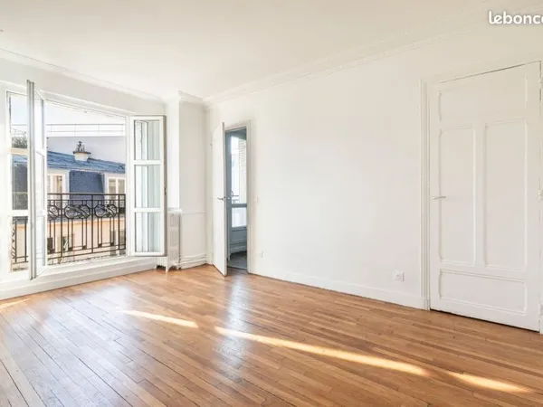 Superbe studio - Étage élevé - Rénové