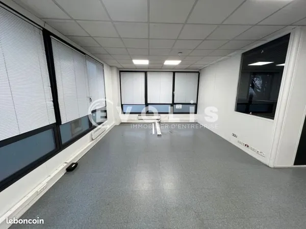 Bureau 260 m²