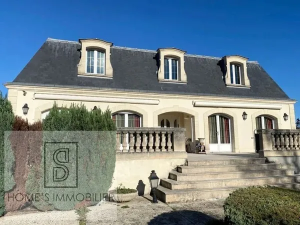 Maison 9 pièces 280 m²
