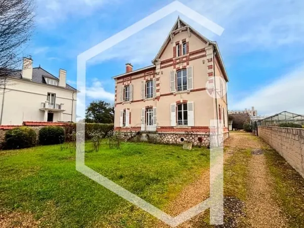 Maison 18 pièces 325 m²