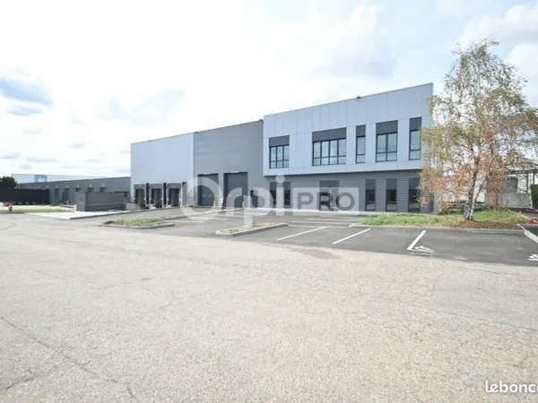 Local d'activité 1 767 m²