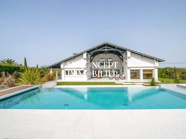 Villa 12 pièces 295 m²