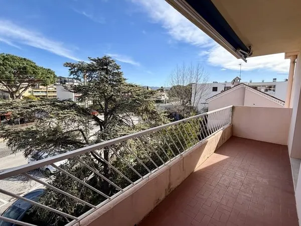T3 PROCHE PLAGES ET SANARY