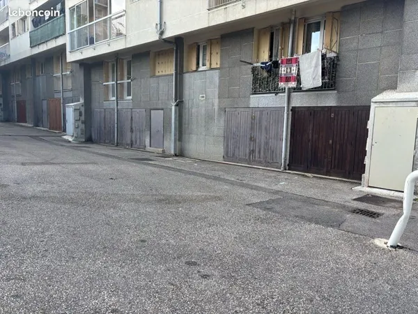 Stationnement Location Marseille   100€