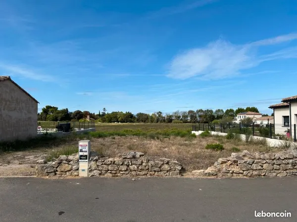 Terrain de 619 m² à BIZANET