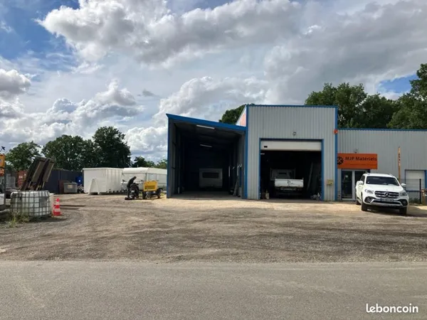 Local industriel 324 m²