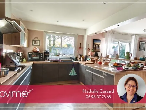 Maison familiale, 8 pièces 233 m2 sur 2105 m2 à La Chapelle-