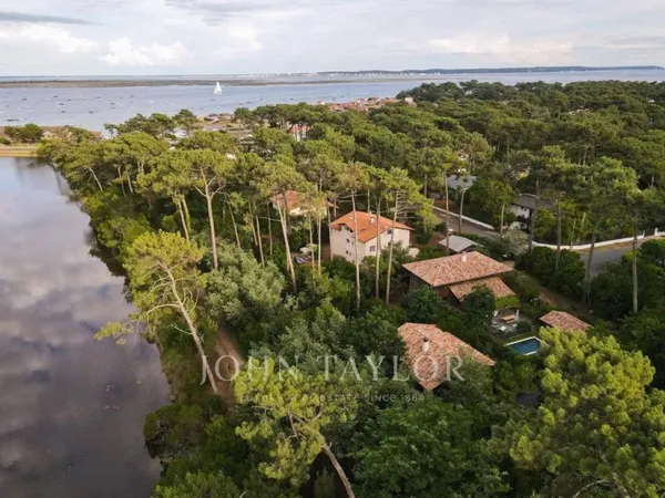 Villa 11 pièces 296 m²