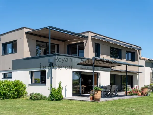 FLOIRAC - VILLA CONTEMPORAINE D'EXCEPTION AVEC VUE PANORAMIQUE S