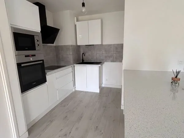 Appartement T2 rénové avec balcon et parking - Artigues-près-Bordeaux