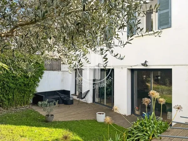 Maison 8 pièces 250 m²