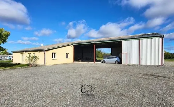 Local 4 pièces 496 m²