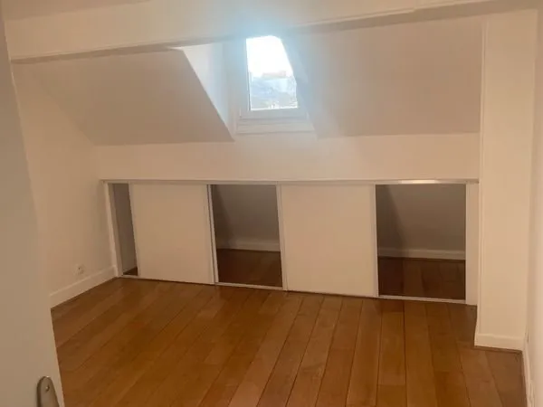 Location a Paris12e, proche place de la nation, 2 pièces d'environ 36 m² rénové, 7e étage avec ascen
