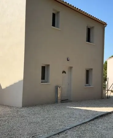 Maison Location Nages-et-Solorgues 4p 90m² 1275€
