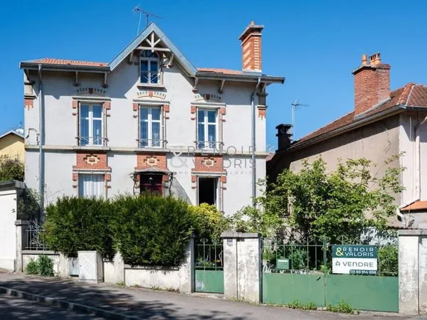 Maison 8 pièces 239 m²