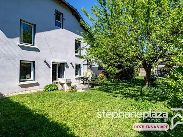 Maison de ville Bourg En Bresse 5 pièce(s) 137 m2 avec jardin et garage