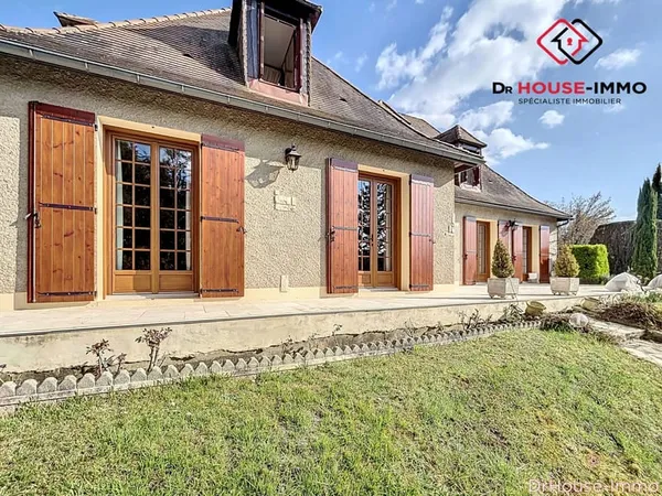 Maison Familiale dException : 5 Chambres, Jardin Intime et Espace Pro