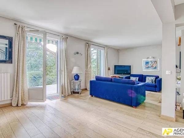 Versailles Butte Montbauron maison 7 pièces 225 m² habitables sur parcelle de 821 m² avec garage 2 v