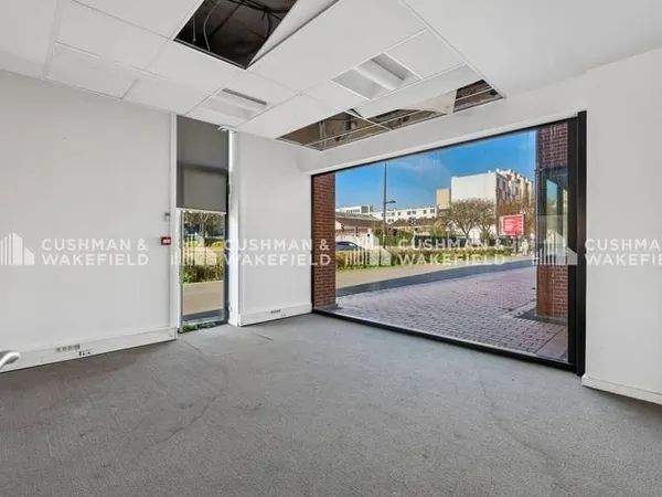 Bureau 828 m²