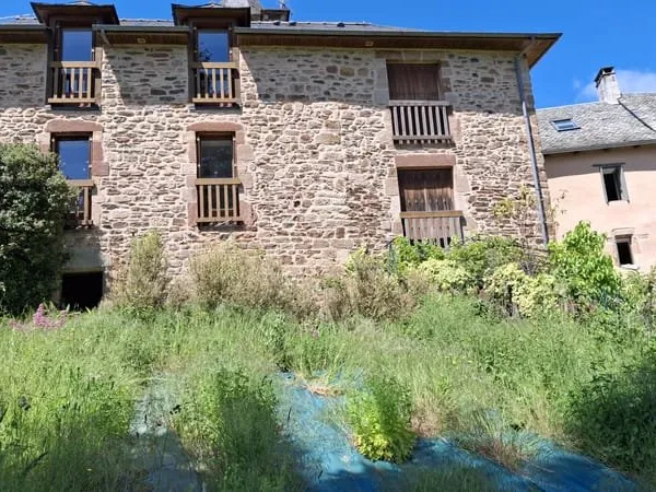MAISON DE VILLAGE EN PIERRE 116M2 - LASSOUTS