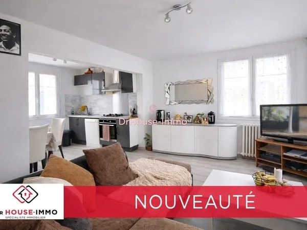 Maison lumineuse et fonctionnelle avec 3 chambres et grand garage au fond du terrain — une opportuni