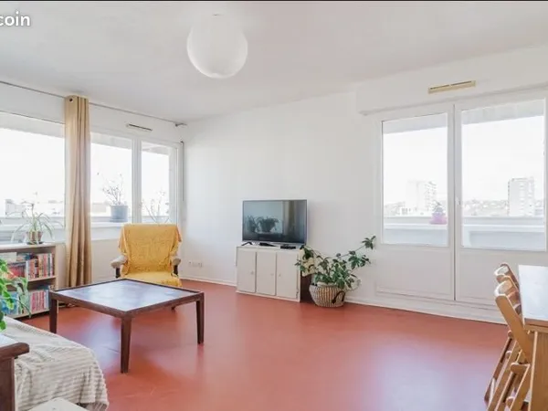 T4 lumineux avec grands balcons à Villeurbanne