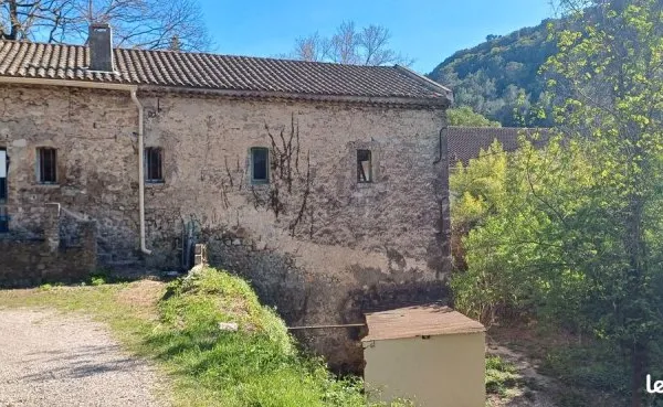 Maison en pierre Belgentier