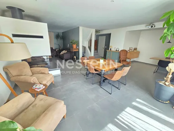 Toulouse Pouvourville 31400 maisont T6 de 213 m² -terrain de 271 m² - toit terrasse de 67m² avec par