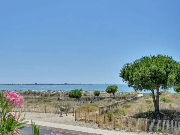 Dépt Gard (30), à vendre Le-Grau-Du-Roi 1ère Ligne Apparteme