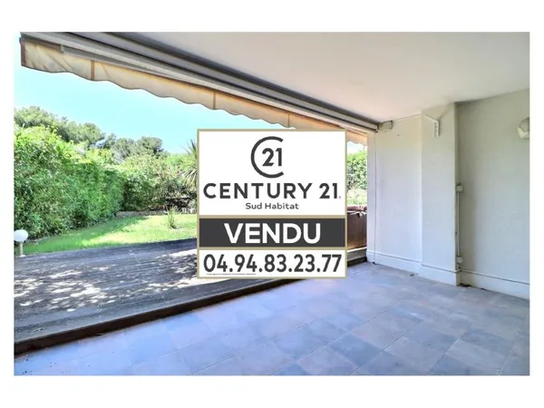 VENTE - SAINT-RAPHAËL - BOULOURIS - APPARTEMENT 3 PIECES DE 83M2 AVEC TERRASSE, PARKING ET CAVE