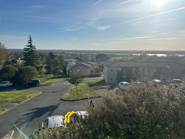 APPARTEMENT T2: Belle vue dégagée