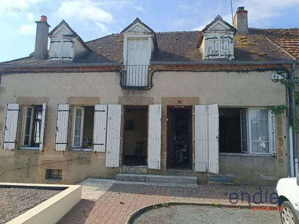 Maison 6 pièces à vendre à THENEUILLE à proximité de la forêt de TRONCAIS