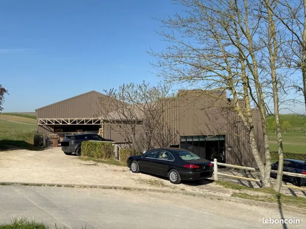 Local 800 m² Houdan
